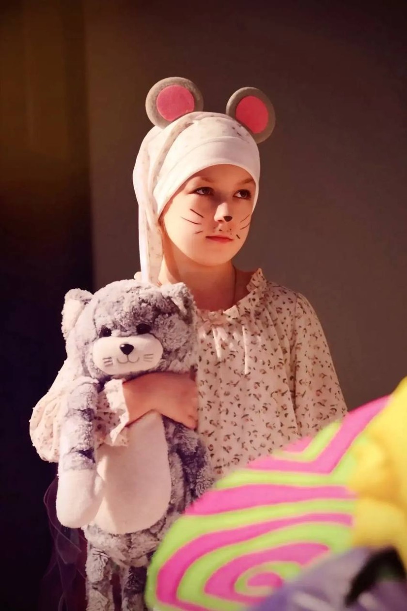 Магия творчества: в нахабинском лицее поставили «Алису в стране чудес»