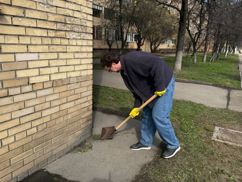 В поликлинике имени Л.Ф. Смуровой прошел весенний субботник