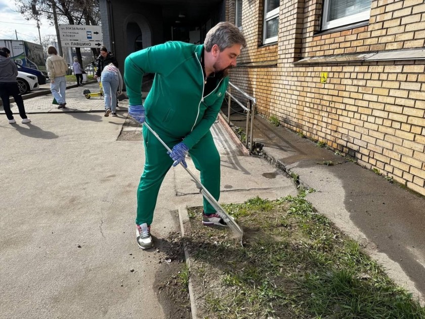 В поликлинике имени Л.Ф. Смуровой прошел весенний субботник
