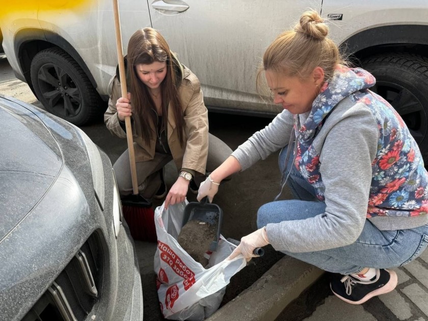 В поликлинике имени Л.Ф. Смуровой прошел весенний субботник