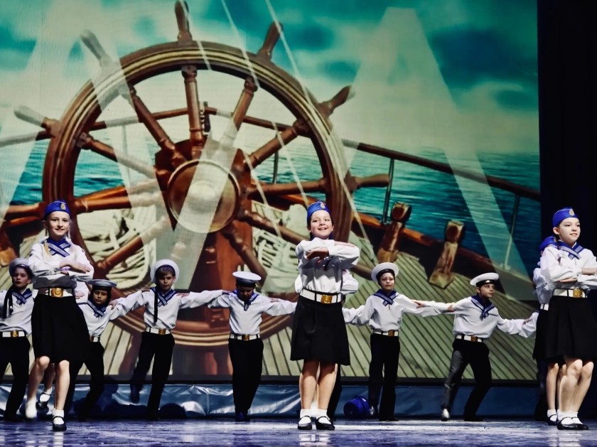 На сцене Дворца культуры состоялся отчётный концерт «Наш год в танце» Образцового коллектива «Студия народного танца «Карнавал».