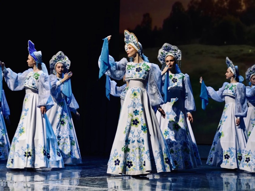 На сцене Дворца культуры состоялся отчётный концерт «Наш год в танце» Образцового коллектива «Студия народного танца «Карнавал».