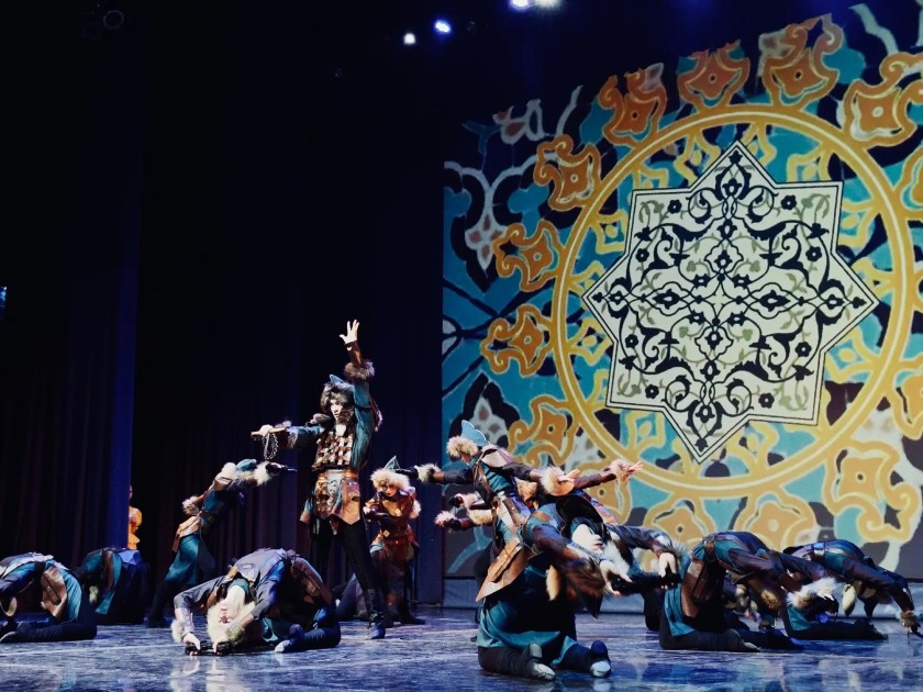 На сцене Дворца культуры состоялся отчётный концерт «Наш год в танце» Образцового коллектива «Студия народного танца «Карнавал».