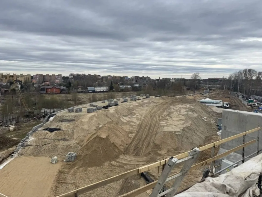В Красногорске продолжается строительство путепровода, который соединит улицы Ольховую и Мира