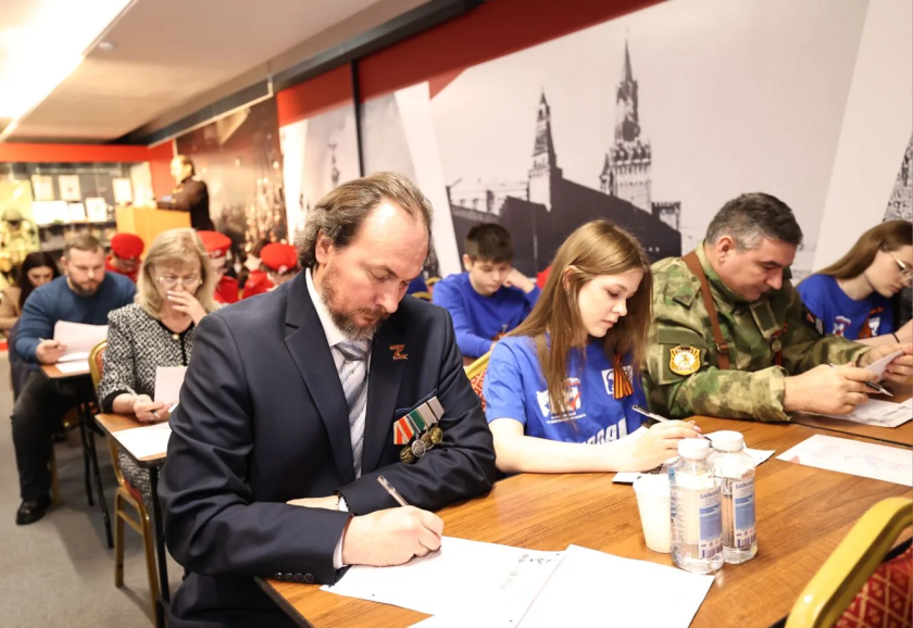 Дмитрий Волков принял участие в «Диктанте Победы» в преддверии 81-й годовщины Великой Победы