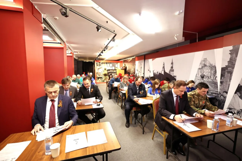 Дмитрий Волков принял участие в «Диктанте Победы» в преддверии 81-й годовщины Великой Победы