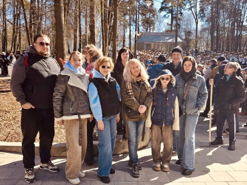 Сотрудники компании «Водоканал «Павшино» и Дворца культуры «Подмосковье» приняли участие во Всероссийском субботнике в Красногорске, на территории у «Зеленого театра» в Городском парке