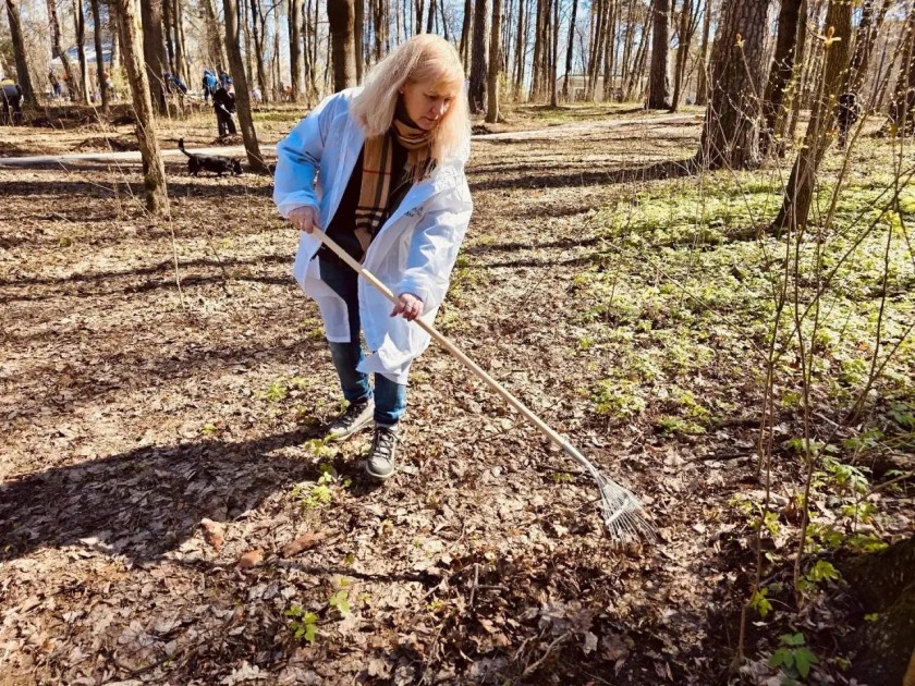 Сотрудники компании «Водоканал «Павшино» и Дворца культуры «Подмосковье» приняли участие во Всероссийском субботнике в Красногорске, на территории у «Зеленого театра» в Городском парке