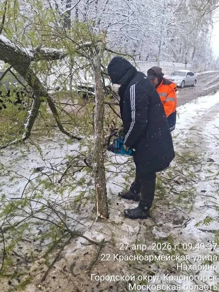 Сотрудники городских служб Красногорска работают в усиленном режиме после обильного снегопада
