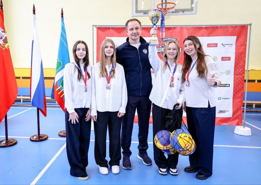 Дмитрий Волков вручил награды призерам Единой школьной лиги в гимназии №5