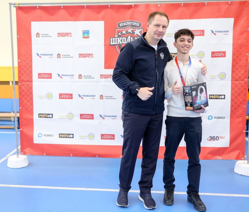 Дмитрий Волков вручил награды призерам Единой школьной лиги в гимназии №5