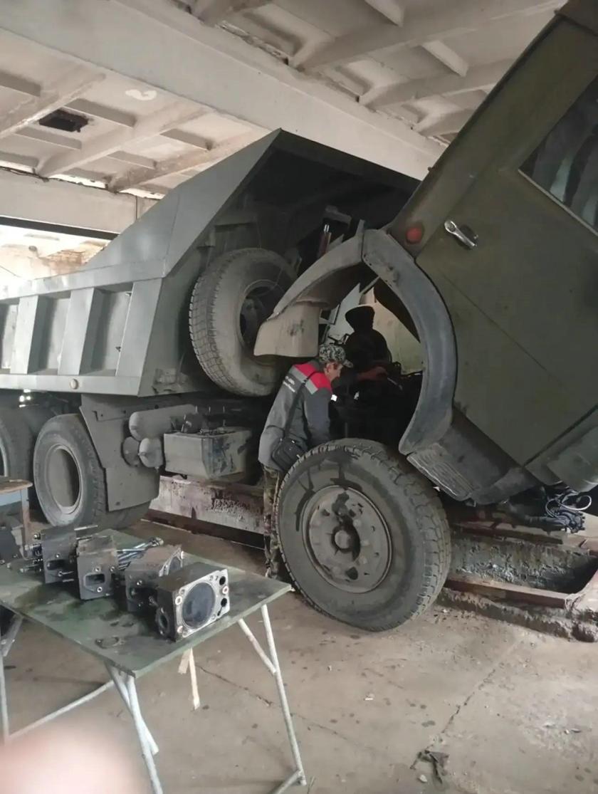 Коммунальщики Московского военного округа завершают перевод автомобильной и специальной техники на летний режим работы