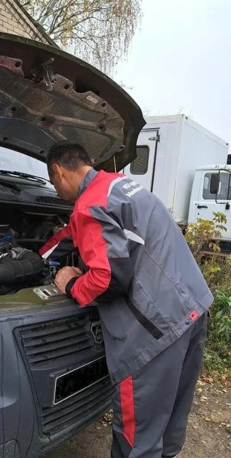 Коммунальщики Московского военного округа завершают перевод автомобильной и специальной техники на летний режим работы