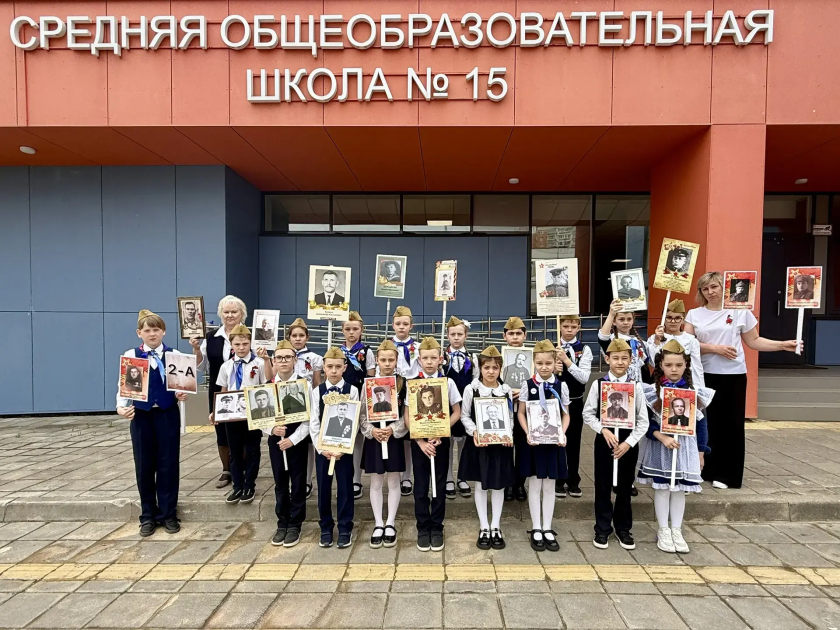 В красногорской «Пятнашке» торжественным шествием отметили наступающий День Победы