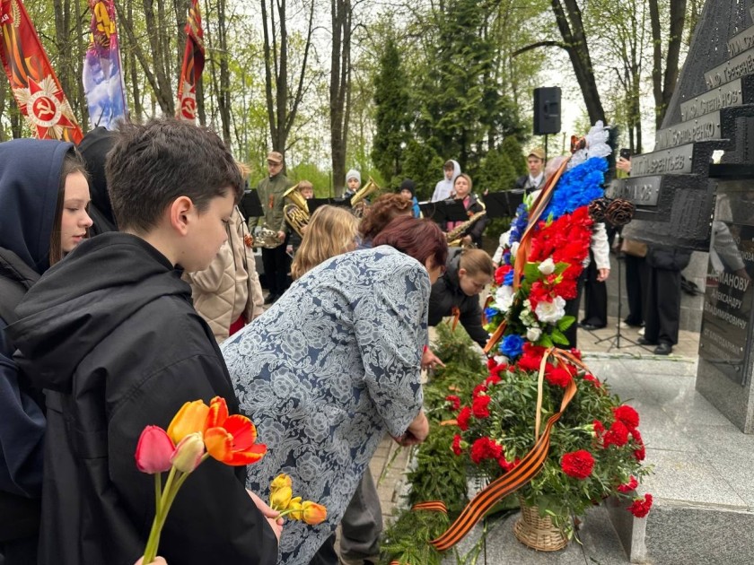Торжественный митинг в честь воинов Великой Отечественной войны прошёл в посёлке Светлые Горы