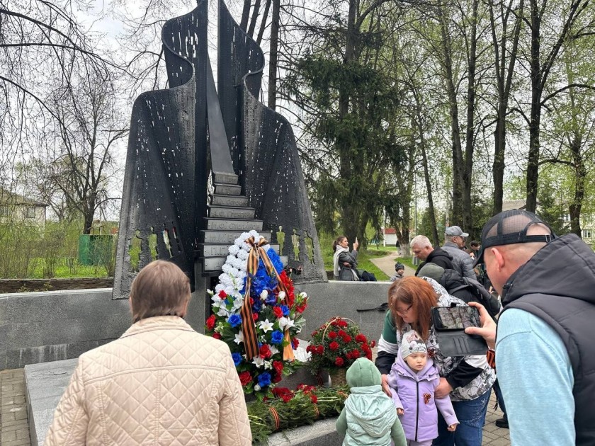 Торжественный митинг в честь воинов Великой Отечественной войны прошёл в посёлке Светлые Горы