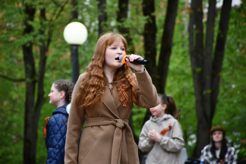 Торжественный митинг у памятника погибшим воинам Красногорского механического завода