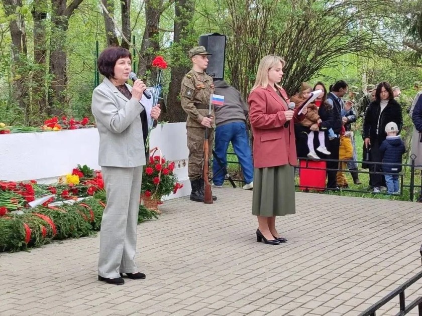 В деревне Поздняково прошел торжественный митинг у обелиска в память о воинах‑земляках