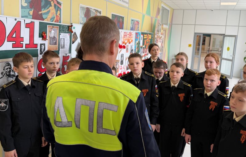Госавтоинспектор из Красногорска встретился с кадетами округа