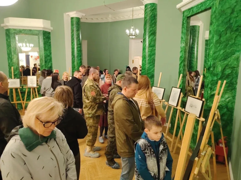 В Красногорске открылась выставка памяти Ростислава Ровбутя, участника СВО