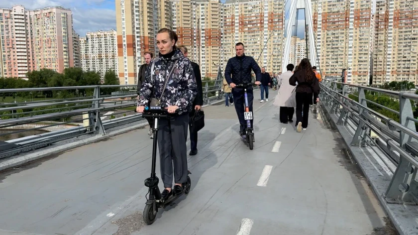 В городском округе Красногорск, сотрудники Госавтоинспекции совместно с общественниками продолжают проводить  профилактические рейды «Безопасная мобильность», направленный на обеспечение безопасности дорожного движения среди пеших участников дорожного дви