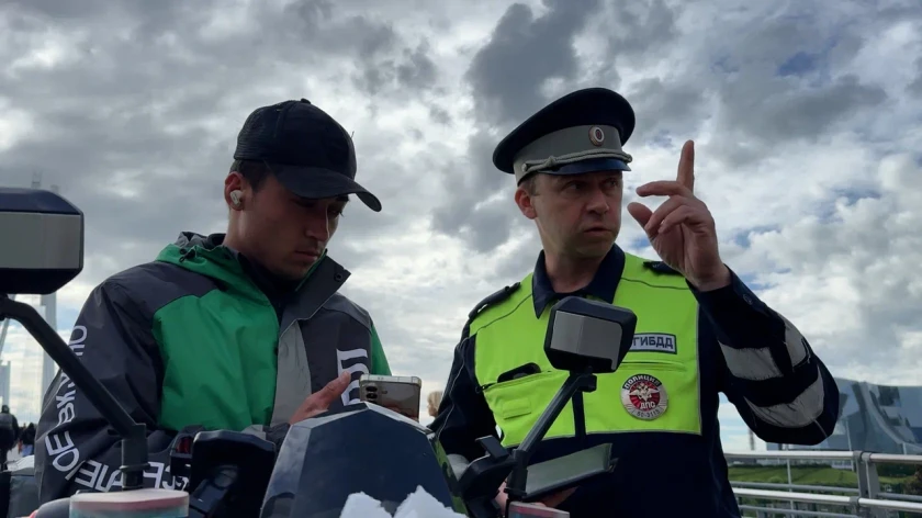 В городском округе Красногорск, сотрудники Госавтоинспекции совместно с общественниками продолжают проводить  профилактические рейды «Безопасная мобильность», направленный на обеспечение безопасности дорожного движения среди пеших участников дорожного дви