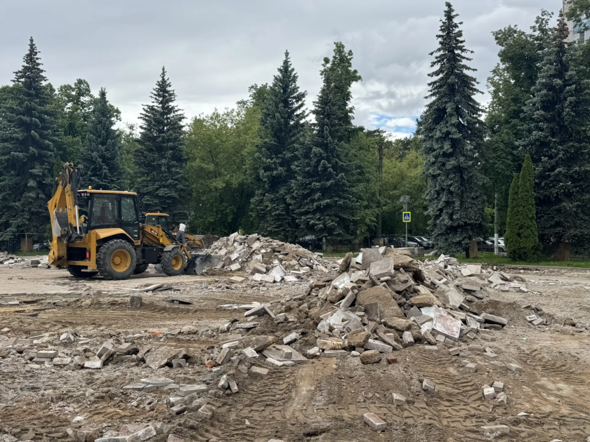 По программе «Комфортная городская среда» на площади Оптиков начались работы по благоустройству