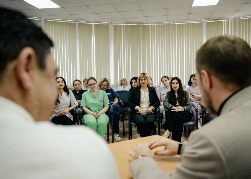 Сергей Колунов поздравил коллектив лучшей женской консультации Подмосковья в Красногорске и предложил ввести бесплатный проезд для беременных