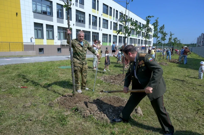 Аллею славы в честь Героев СВО открыли в образовательном центре Красногорска