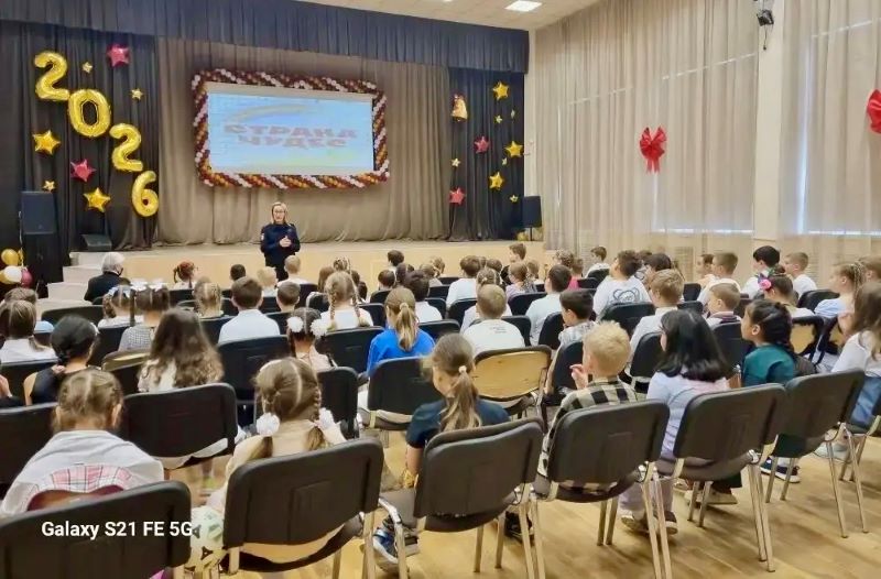 Сотрудница полиции в Красногорске провела акцию «Безопасные каникулы» для школьников округа