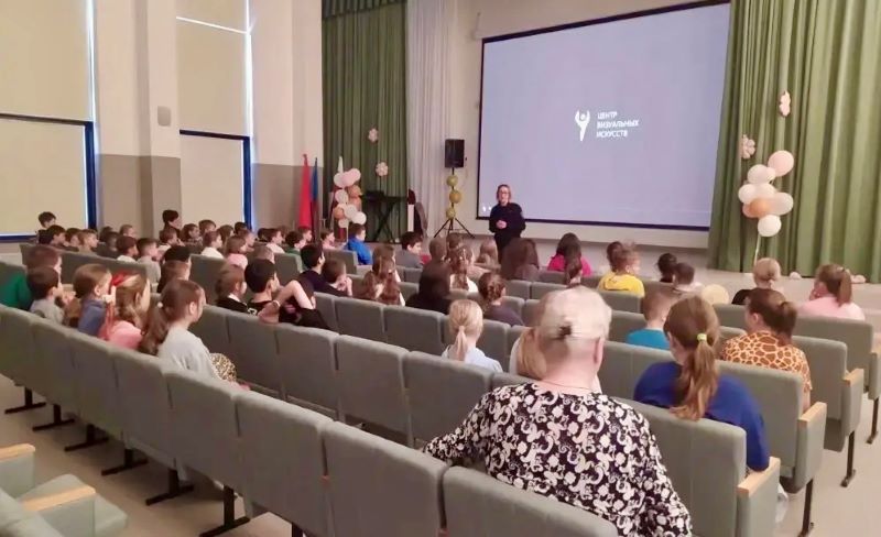 Сотрудница полиции в Красногорске провела акцию «Безопасные каникулы» для школьников округа