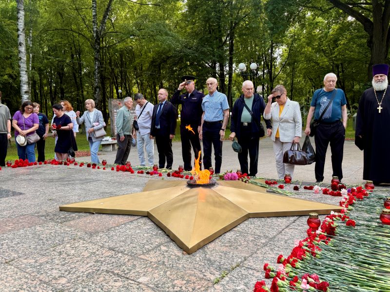 В Красногорске полицейские и общественники приняли участие в мероприятиях, посвящённых Дню памяти и скорби
