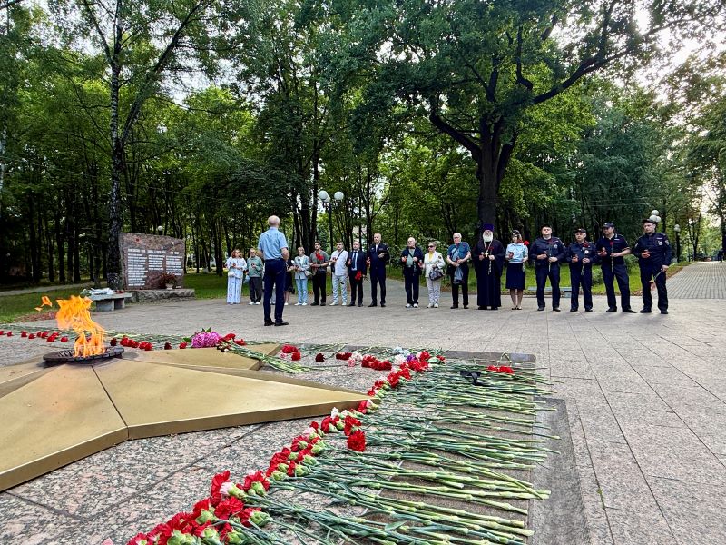 В Красногорске полицейские и общественники приняли участие в мероприятиях, посвящённых Дню памяти и скорби