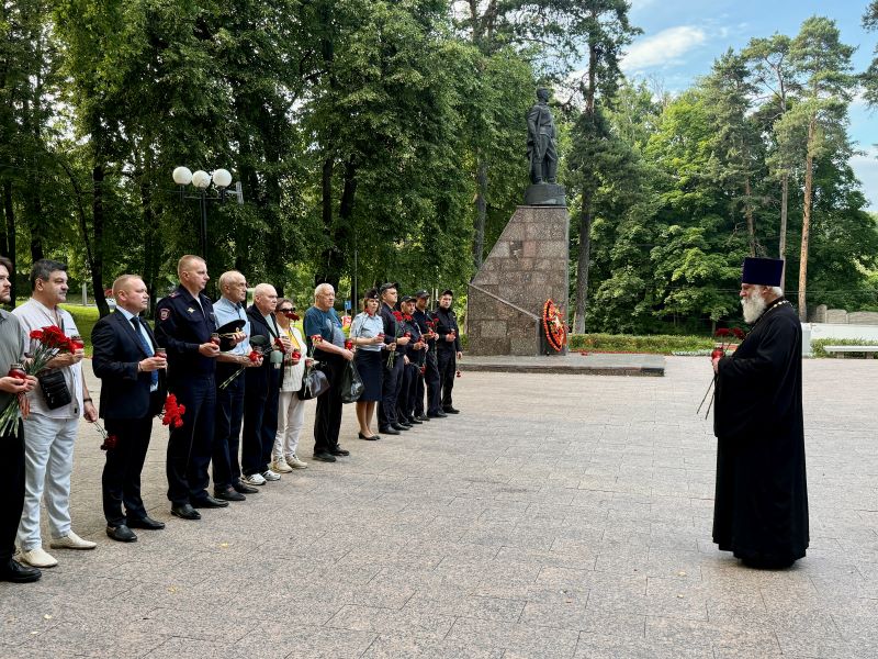 В Красногорске полицейские и общественники приняли участие в мероприятиях, посвящённых Дню памяти и скорби