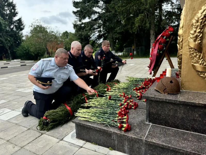 Госавтоинспекторы в Красногорске приняли участие в акции «Никто не забыт, ничто не забыто»