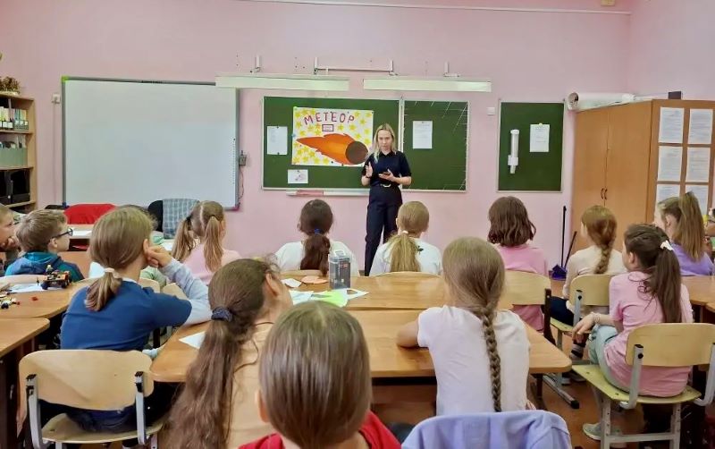 Полицейская в Красногорске провела профилактические беседы в школьном лагере