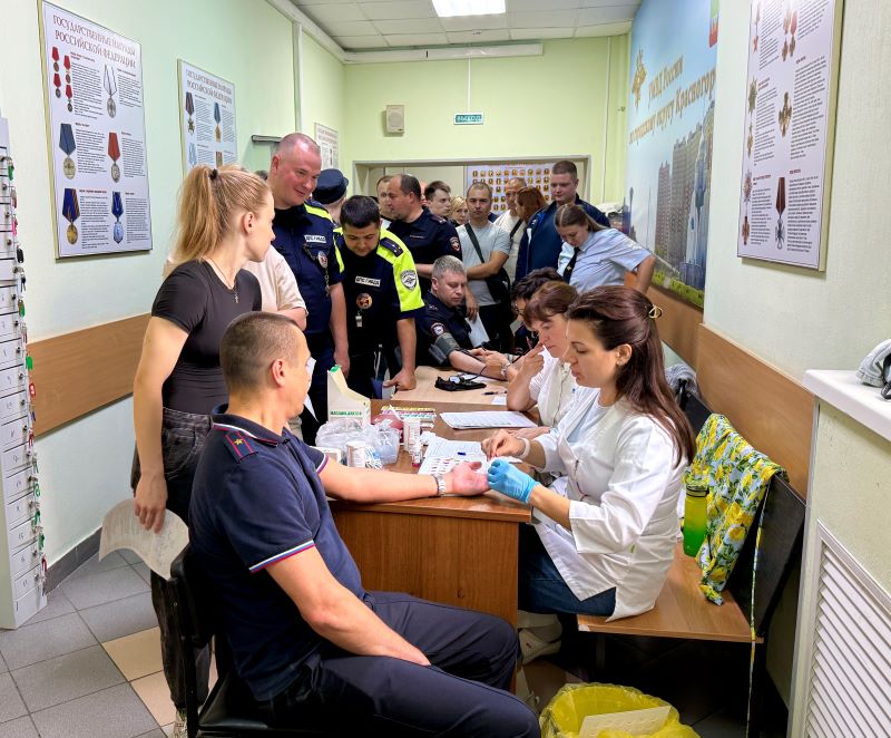 В Красногорске полицейские и общественники присоединились к акции «Стань донором-спаси жизнь!»