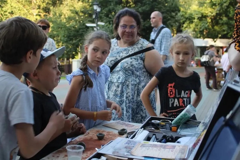 «Ночь в парке» в Красногорске: семейный праздник под звездным небом