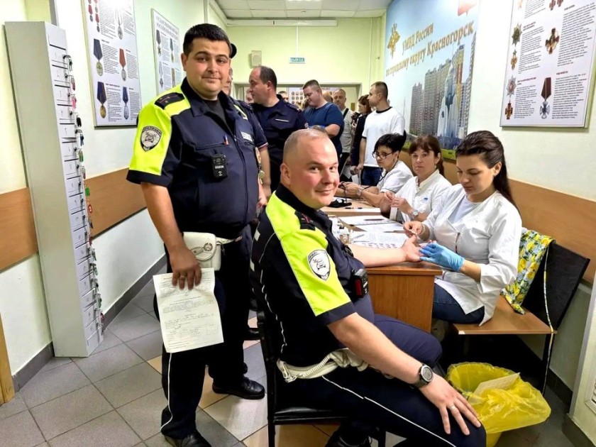 Сотрудники Госавтоинспекции подмосковного Красногорска приняли участие в благотворительной донорской акции