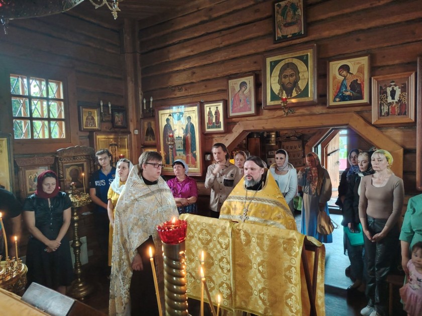 В Козино почтили память героев: семьям погибших бойцов вручили жетоны «Они сражались за Родину»
