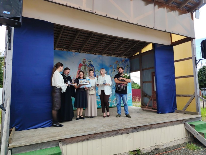 В Козино почтили память героев: семьям погибших бойцов вручили жетоны «Они сражались за Родину»