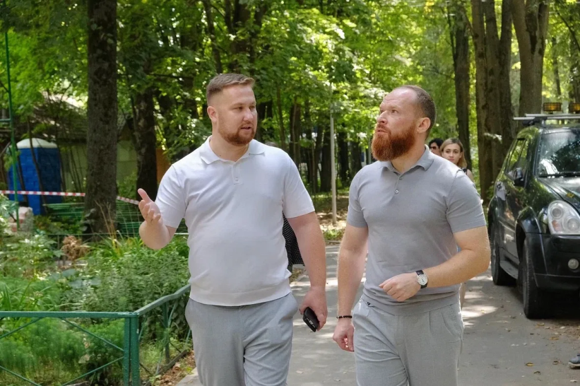 Теплее зимой и прохладнее летом: ход капремонта фасада дома проконтролировали в Красногорске