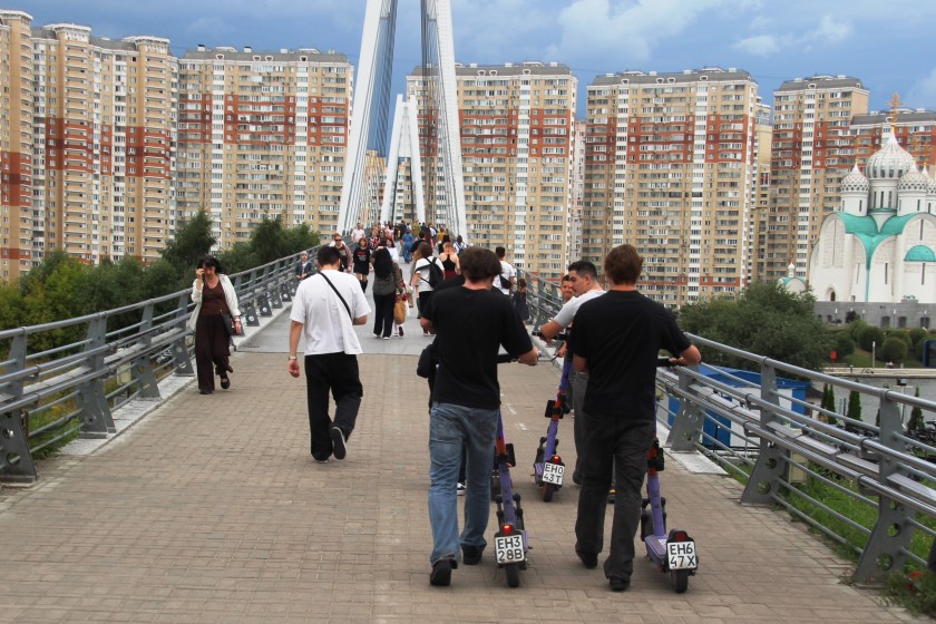 В городском округе Красногорск, сотрудники Госавтоинспекции провели масштабный профилактический рейд, направленный на обеспечение безопасности дорожного движения среди пеших участников дорожного движения