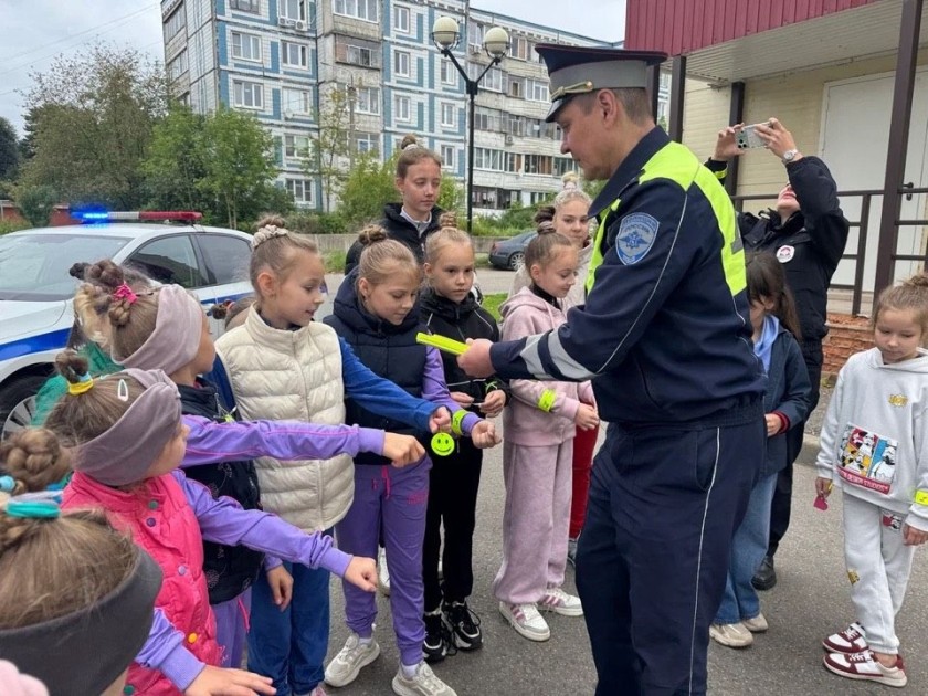 В Красногорске открыли первый в Московской области мурал, посвященный ПДД.
