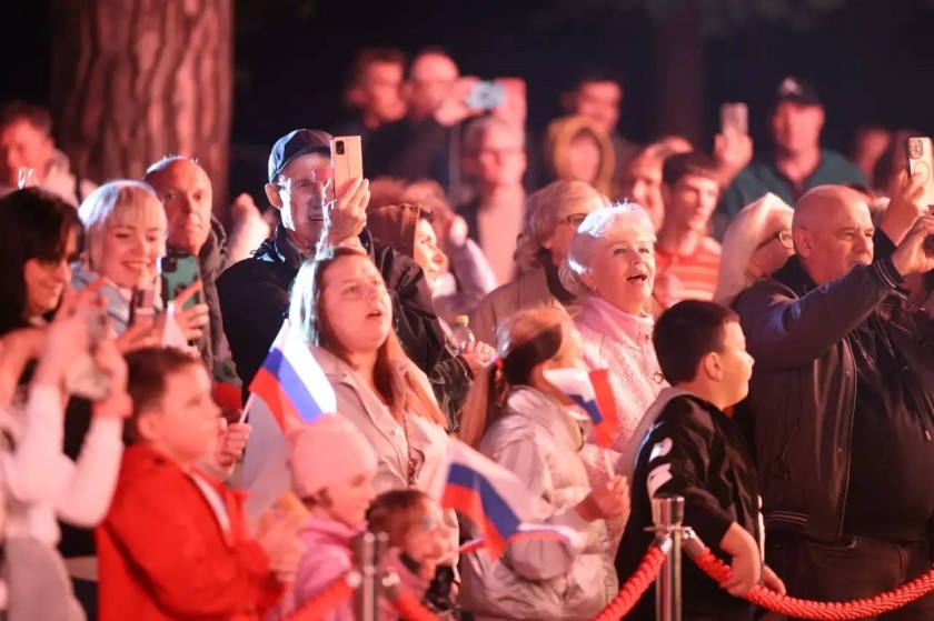 Музыкой, знакомой нескольким поколениям, завершился День города в Красногорске