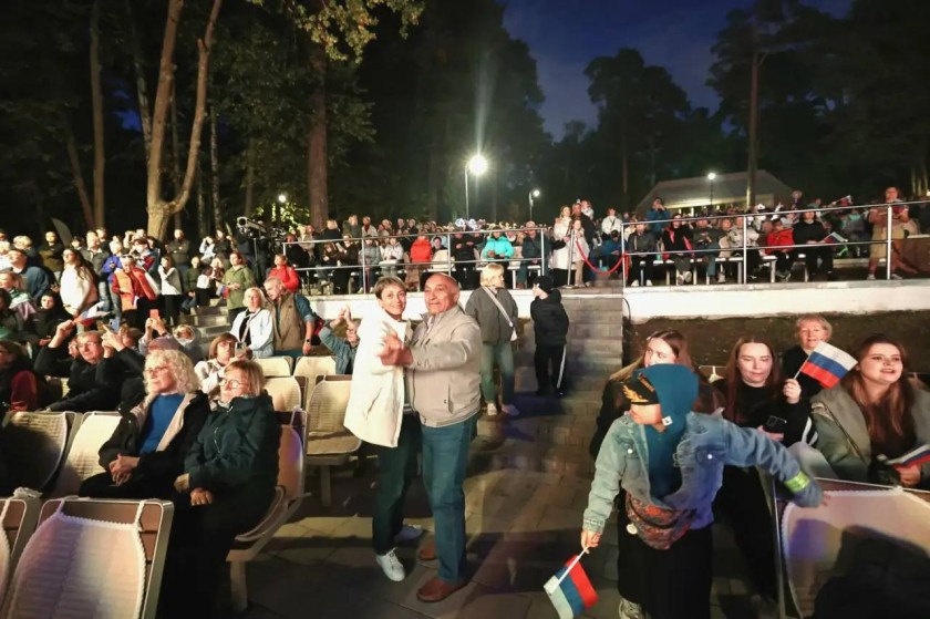 Музыкой, знакомой нескольким поколениям, завершился День города в Красногорске