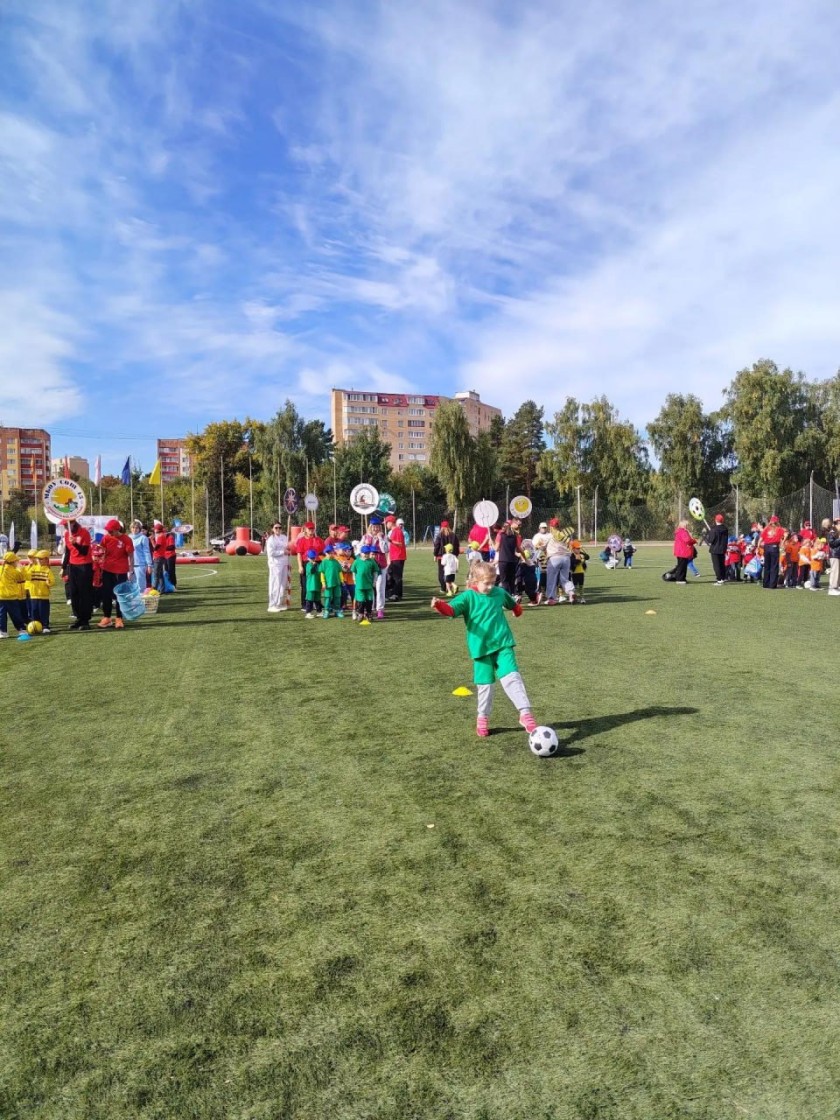 Более 350 детсадовцев приняли участие в футбольных эстафетах в Красногорске