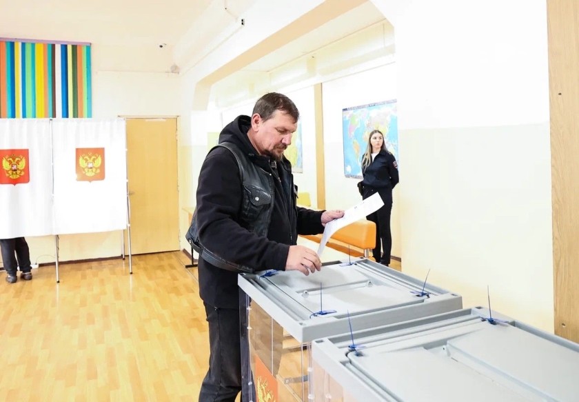 Рев моторов остался за дверью