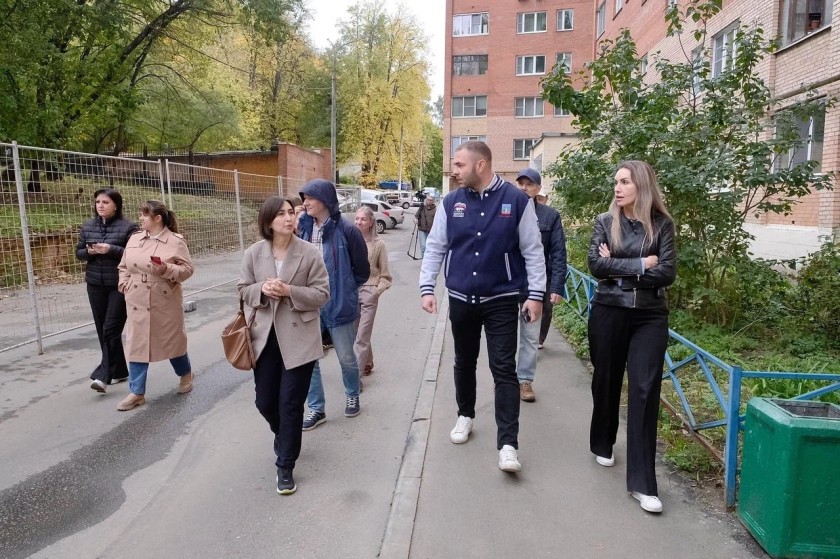 На Лесной продолжается благоустройство детской площадки