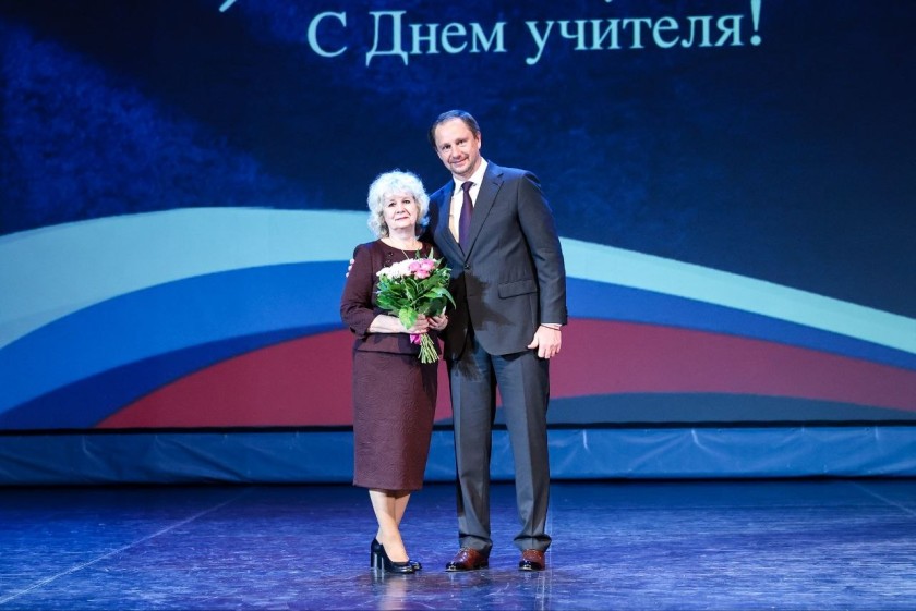 Дмитрий Волков поздравил учителей Красногорска со сцены ДК «Подмосковье»